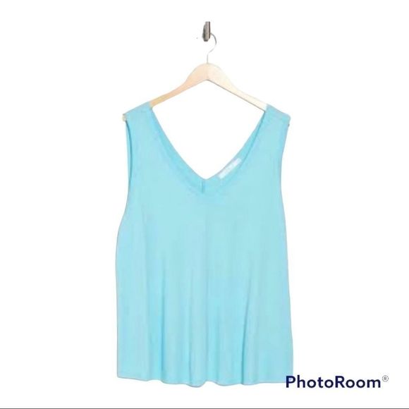 Tops - NWT Mododoc Double V-Neck Tank Top Size Small